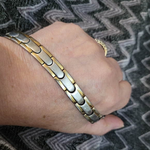 Bio Magnetic Bracelet - Picture 2 of 6